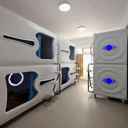 Hostel Space Capsule Madrid Eksteriør bilde
