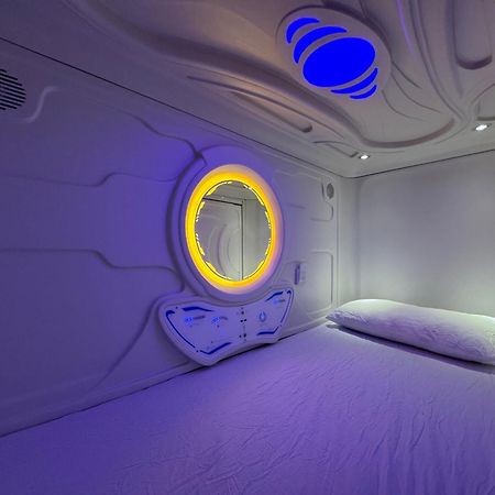 Hostel Space Capsule Madrid Eksteriør bilde