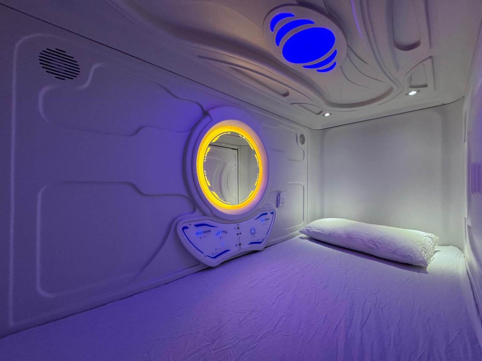 Hostel Space Capsule Madrid Eksteriør bilde