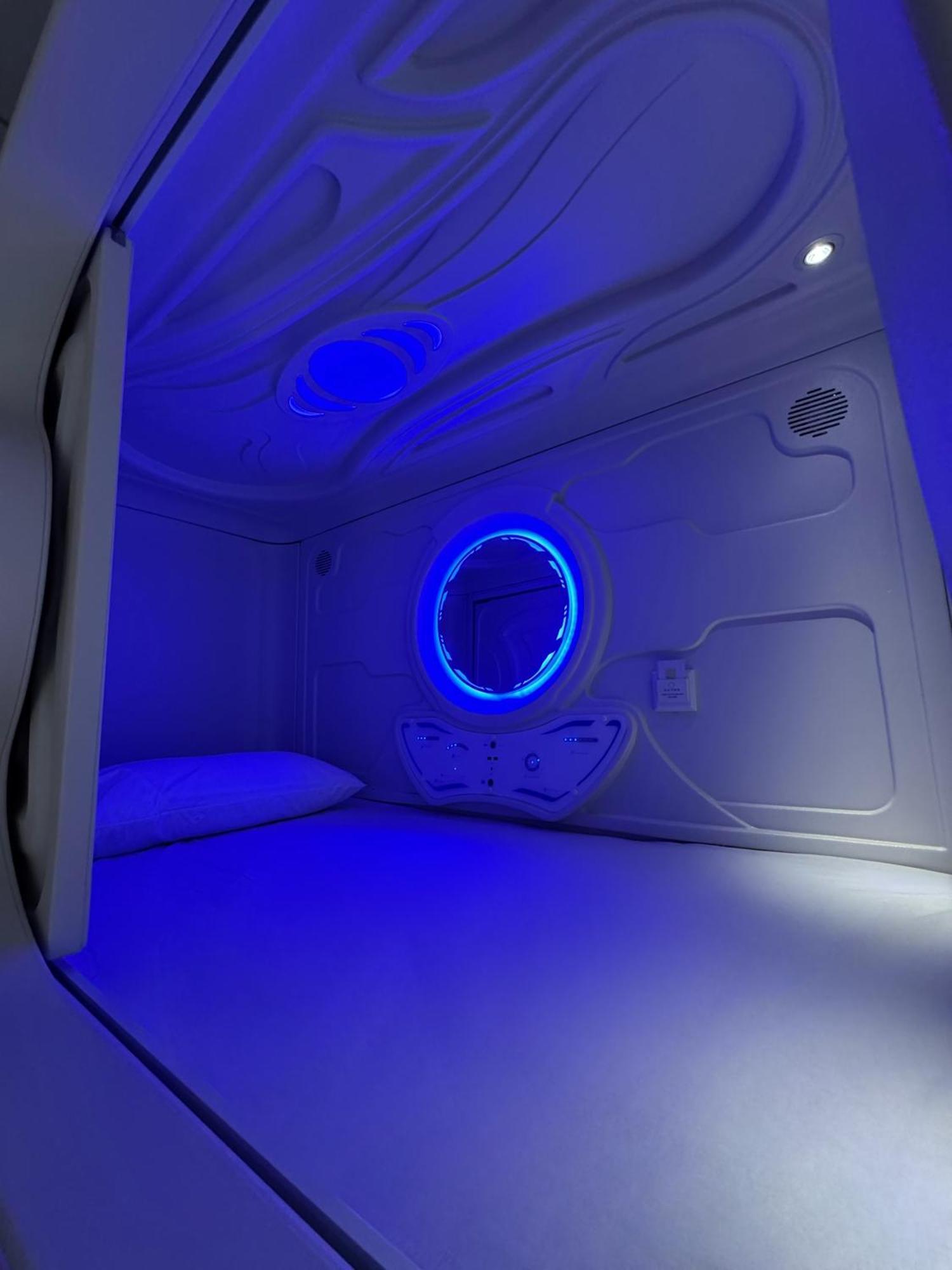 Hostel Space Capsule Madrid Eksteriør bilde