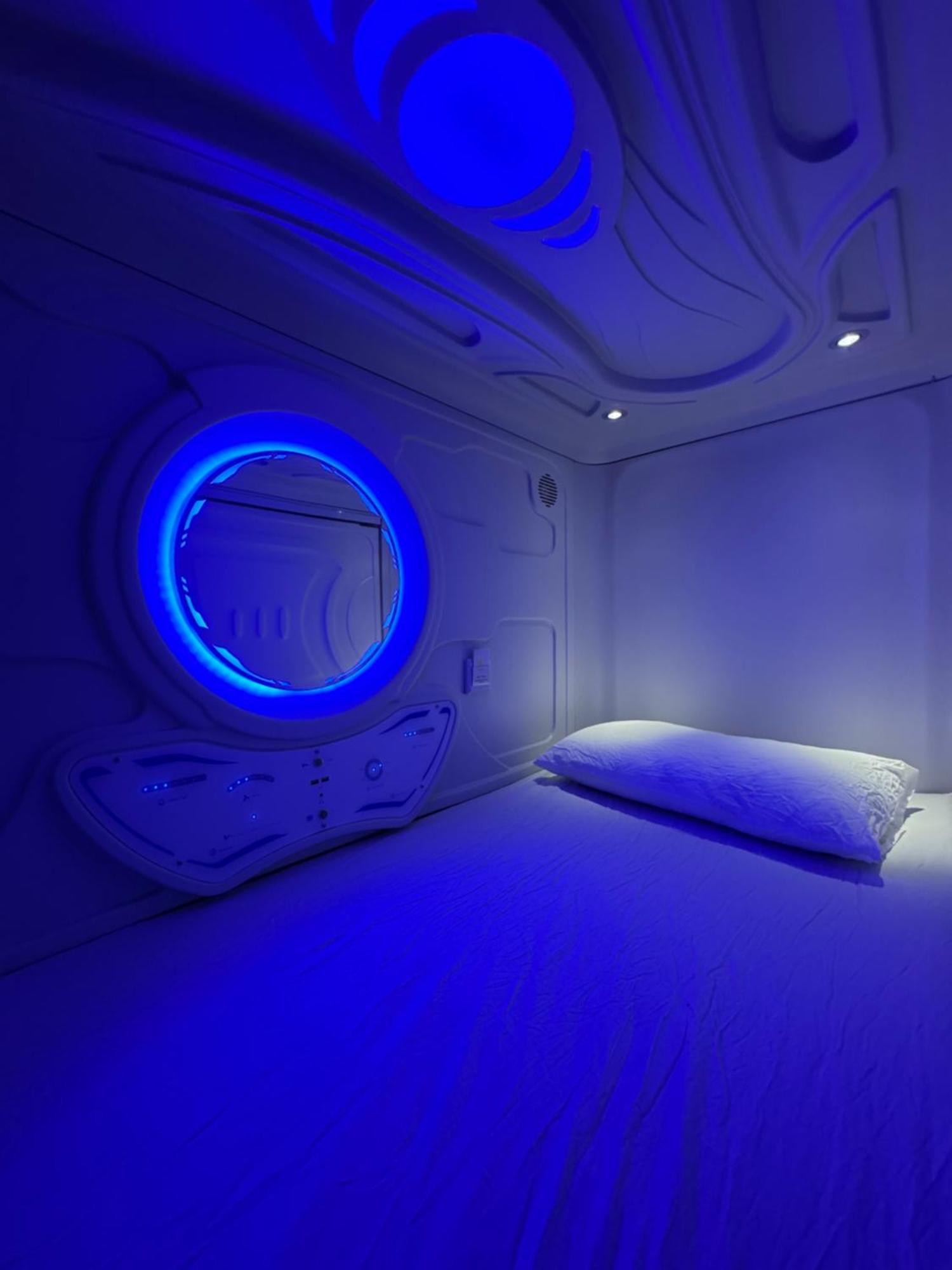 Hostel Space Capsule Madrid Eksteriør bilde