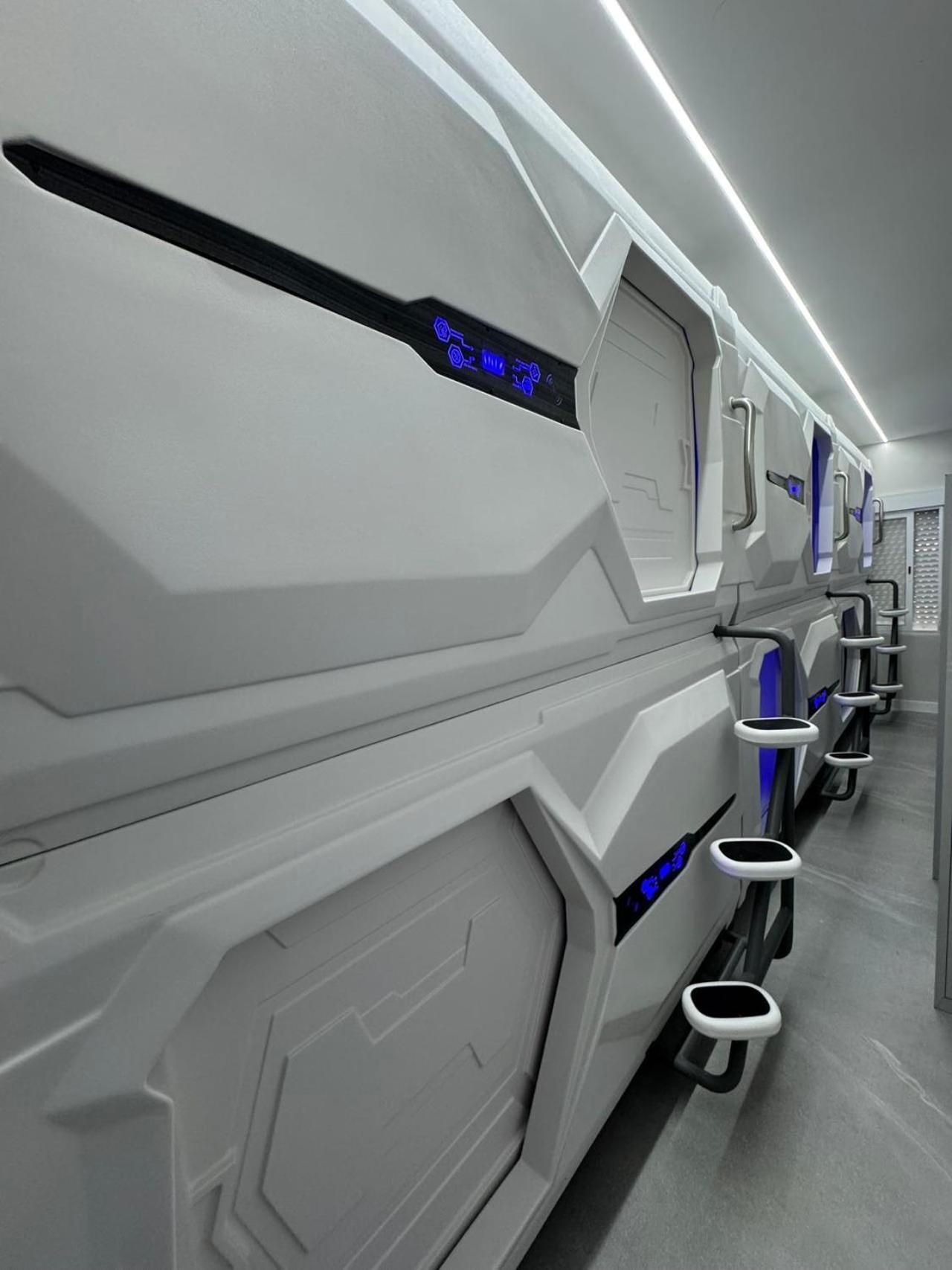 Hostel Space Capsule Madrid Eksteriør bilde