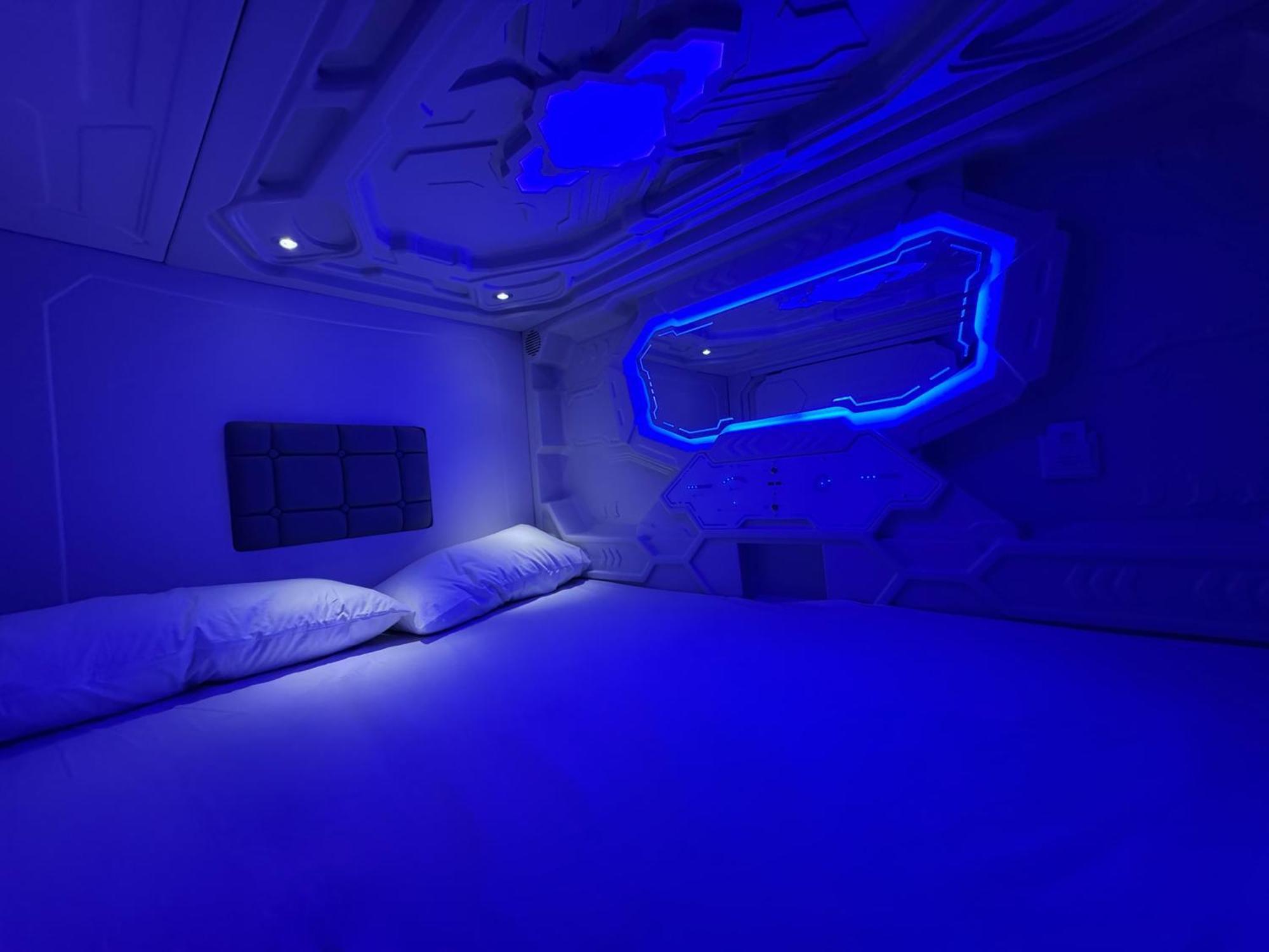 Hostel Space Capsule Madrid Eksteriør bilde