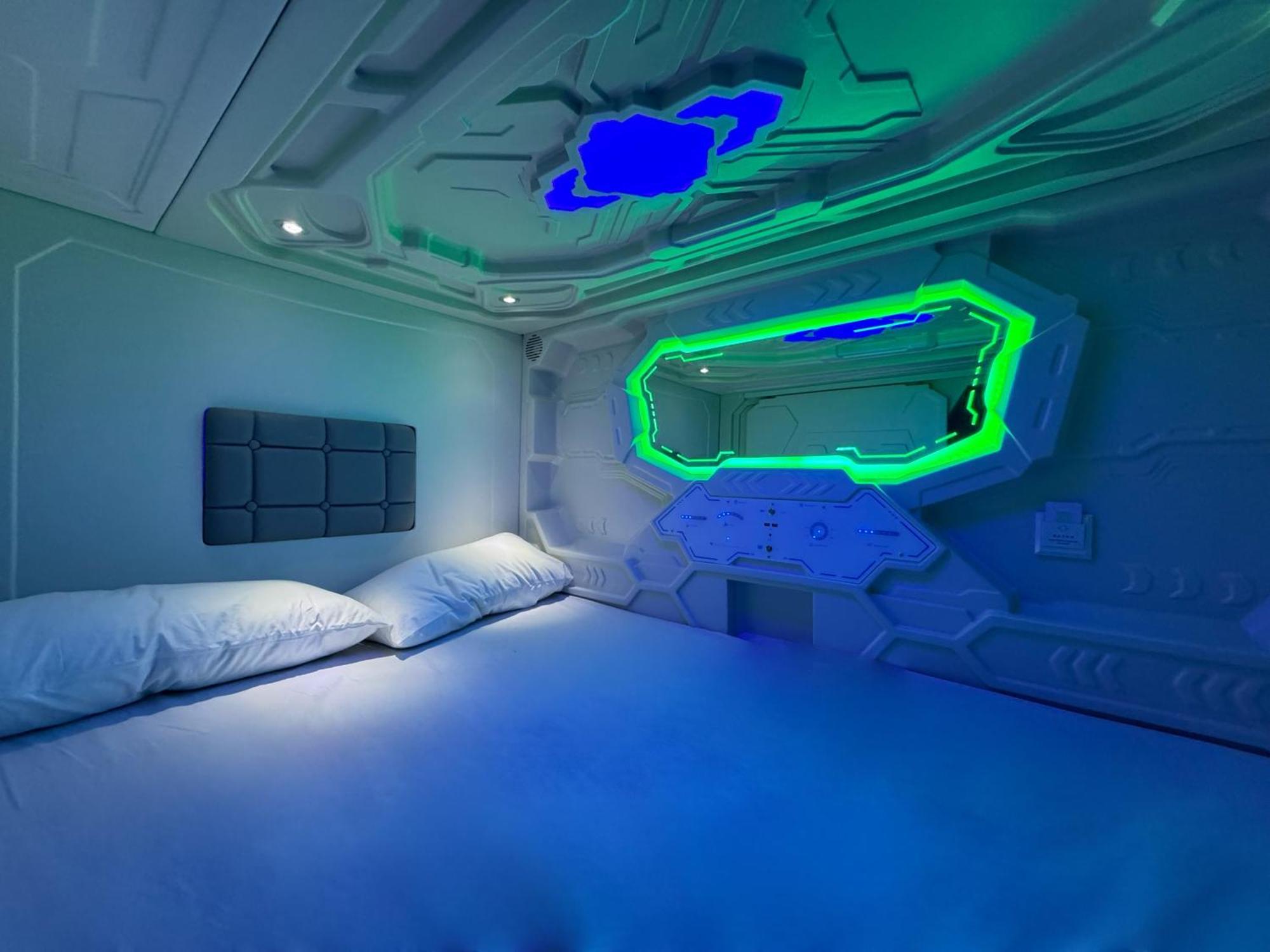 Hostel Space Capsule Madrid Eksteriør bilde