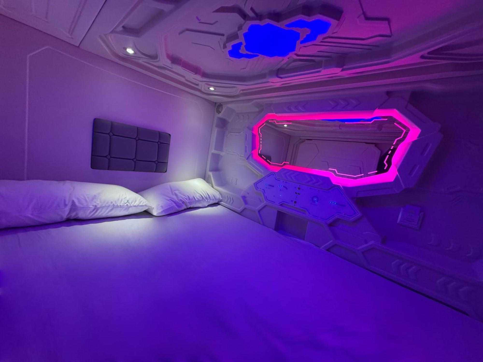 Hostel Space Capsule Madrid Eksteriør bilde